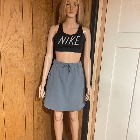 Lululemon" On The Fly Skirt 21* -Gray -Size (6) Good Condition - Picture 10 of 14